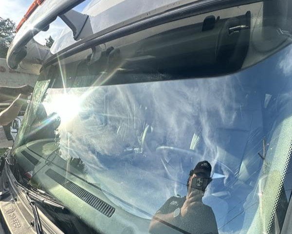 Semi truck windshield replacement by Vtrum AutoGlass
